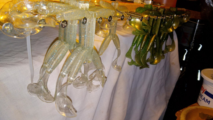 251120 grub sprues hanging.jpg