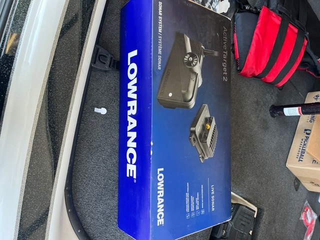 Lowrance AT 2 Box