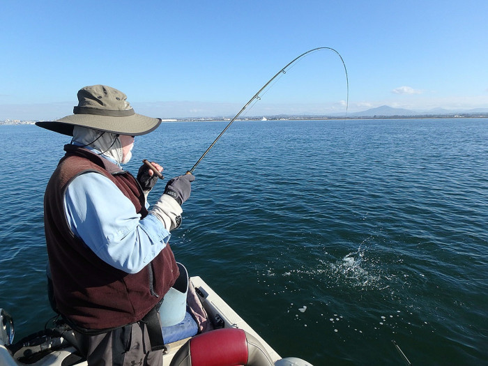 Tomáso calmly fighting a bonefish.